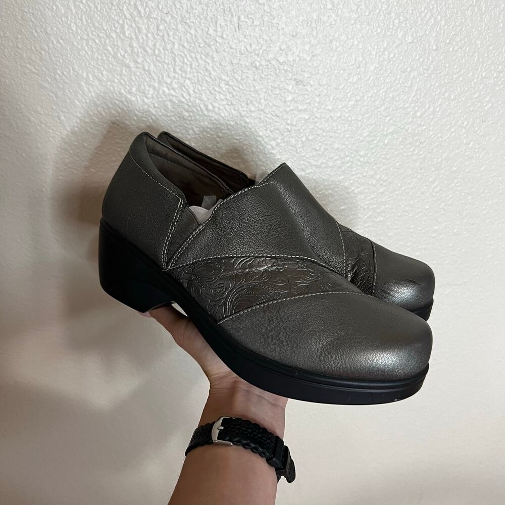 Biza Charcoal grey Sandy leather embossed Clogs NEW 41